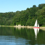 Jezioro Solińskie ma urozmaiconą linię brzegową – ok. 166 km przy średnim poziomie wody.