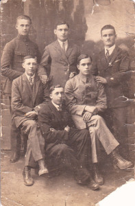 Pierwszy z lewej, siedzący - Zygmunt Miąsek (1902-1969)